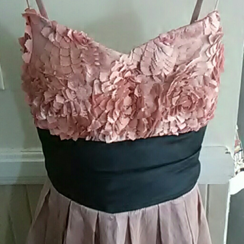 Dress - Picture 2 of 4
